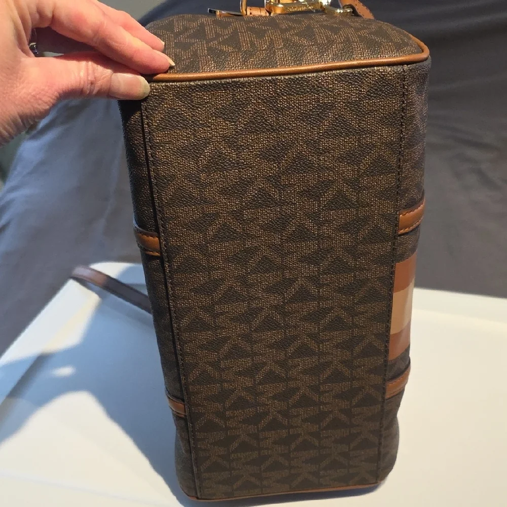 Michael Kors Brown and Tan Striped Satchel with Matching Wallet - Picture 8 of 15